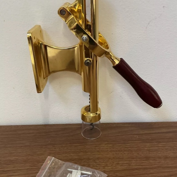 Franmara Wall Mounted Cork Remover Bar Pull Brass Plated Corkscrew Wine Opener - Picture 6 of 10